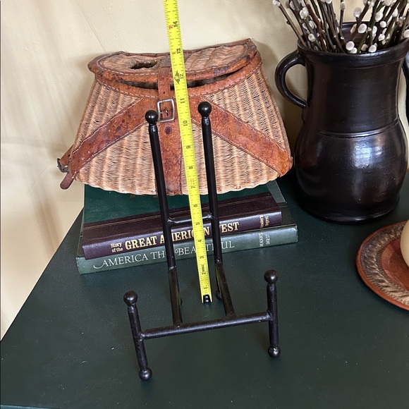 Black Metal Art Picture Frame Stand - Picture 7 of 9